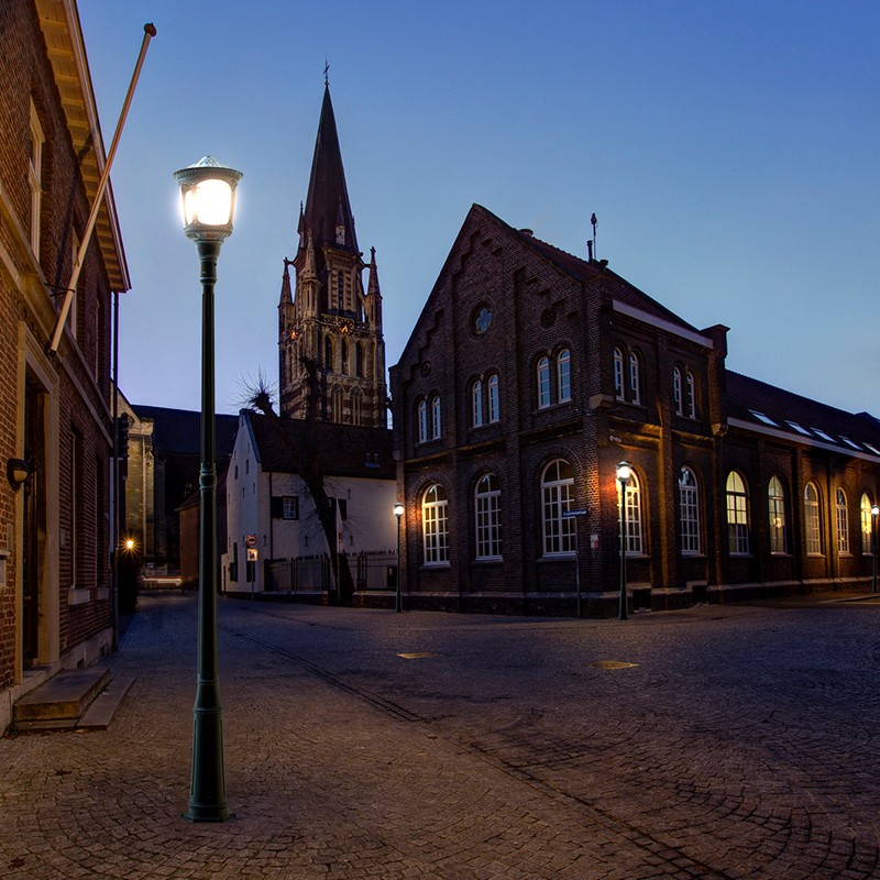 Farola solar LED FORMENTERA 30W 3000Lm con sensor PIR + movimiento