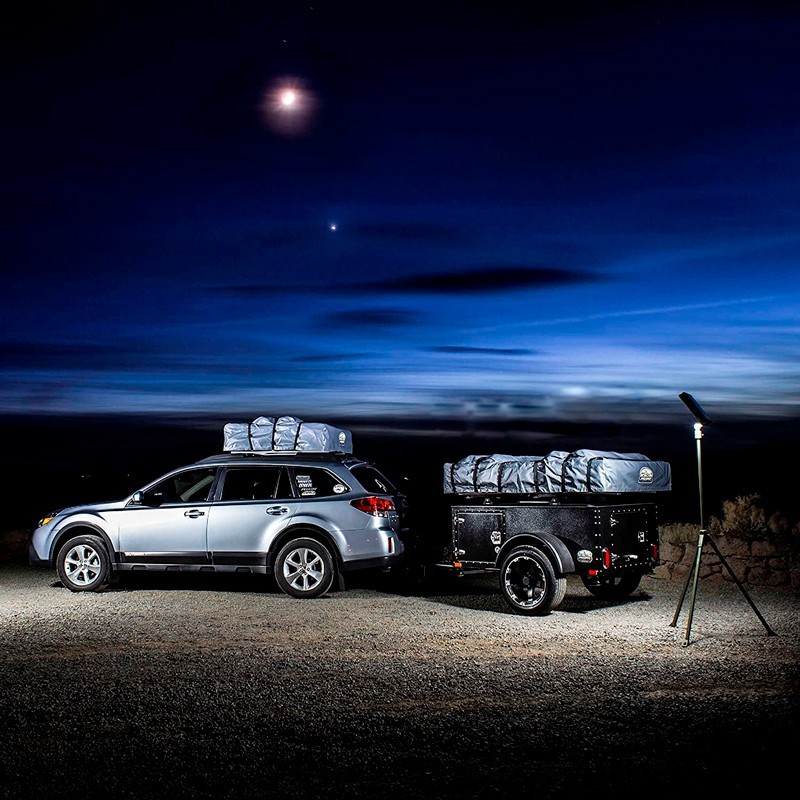 Proyector LED solar portátil ILU1500 10W con linternas y trípode