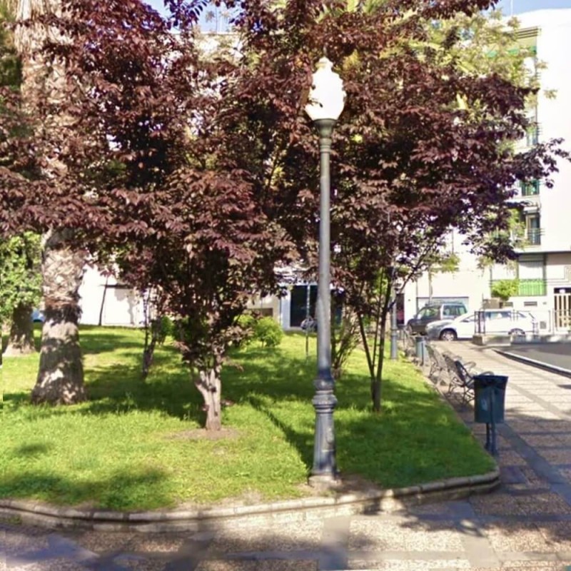 Lampadaire opale GRAN VIA pour lampe LED E27