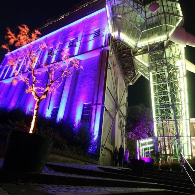 Foco proyector LED para espectáculos 90W RGBW DMX IP65