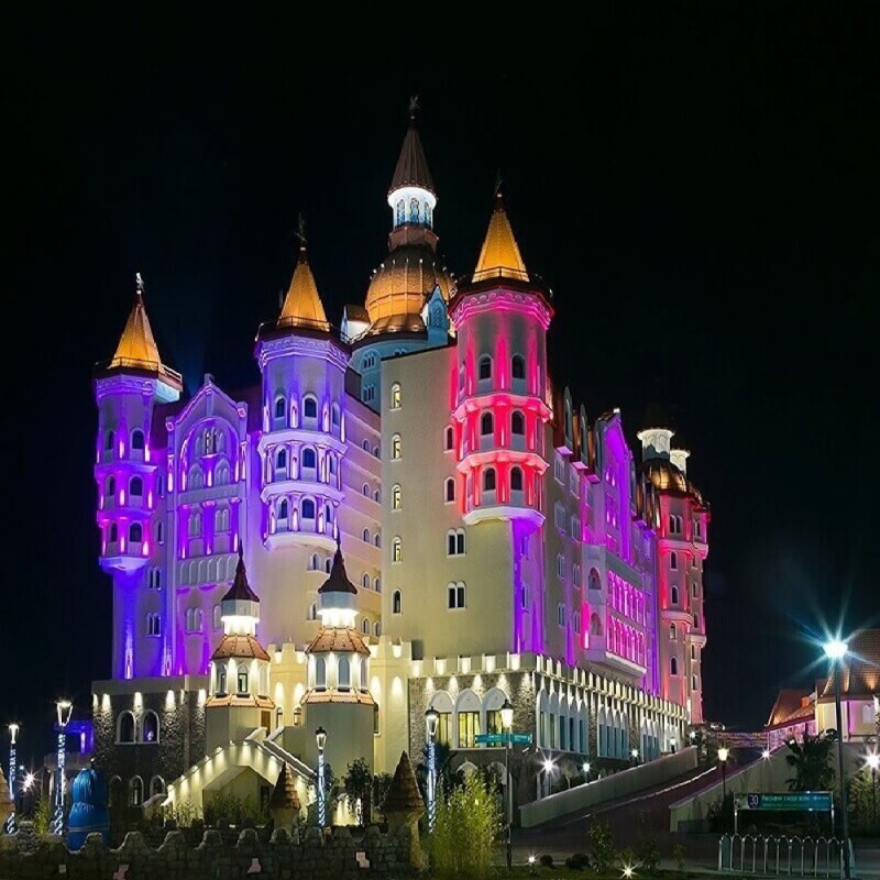 Spot LED pour spectacles 90W RGBW DMX IP65