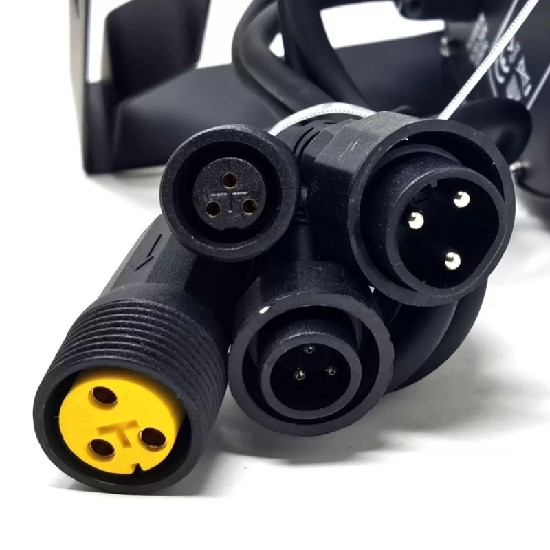 Spot LED pour spectacles 90W RGBW DMX IP65